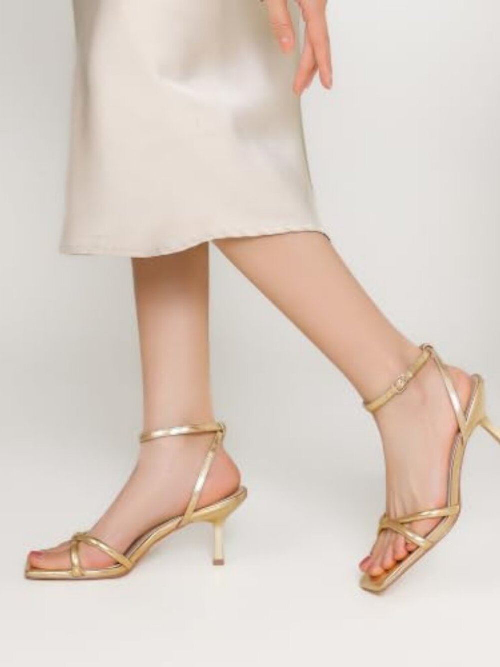 AIUNIIND Women's Kitten Low Heel Sandals, Strappy Square Open Toe 2.5 inch